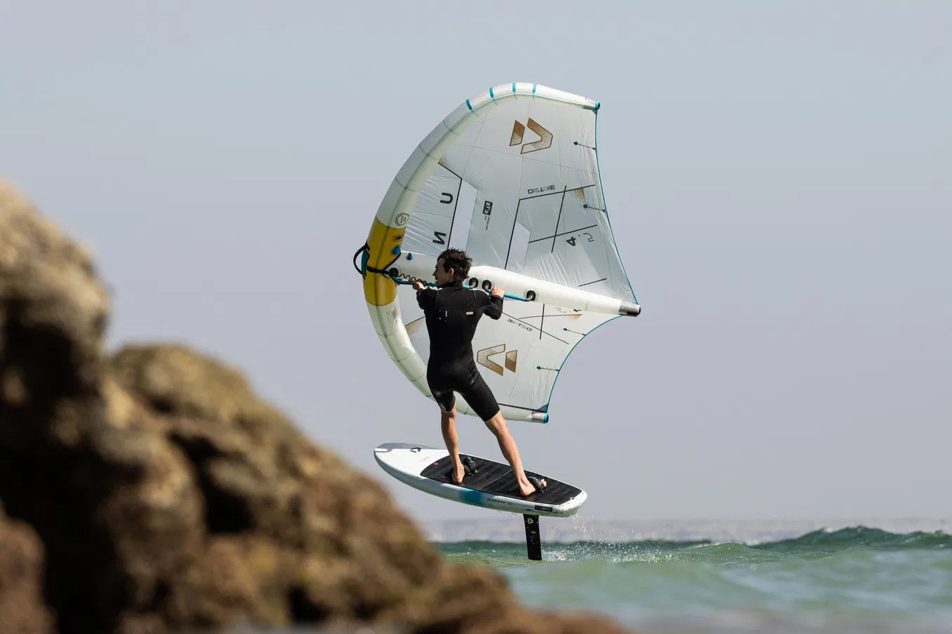 Duotone Skybrid 2026 foilboard för wingfoil och parawing.