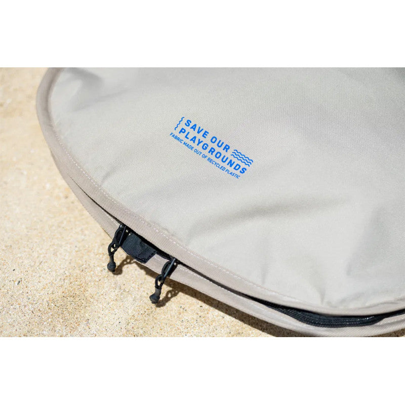 Duotone Boardbag Mid Length Wing på vattnet under wingfoil-session
