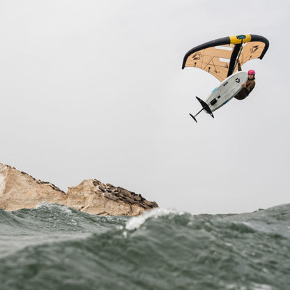 Duotone Skybrid på vattnet under wingfoil-session