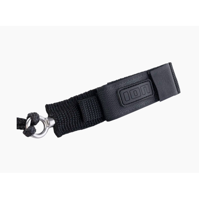 ION 5'5 Wing Leash Waist Core detaljbild på infästning och lekare